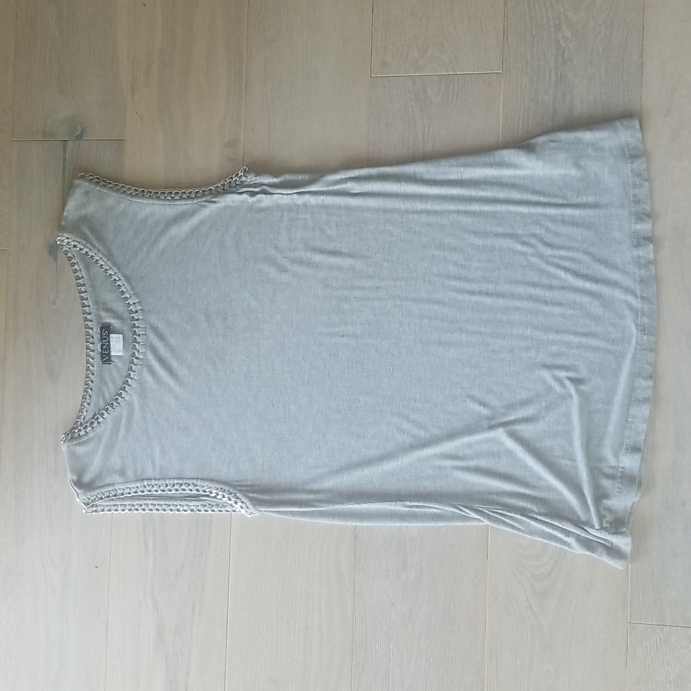Extra soft Venus top adorned with chains, gray, size small